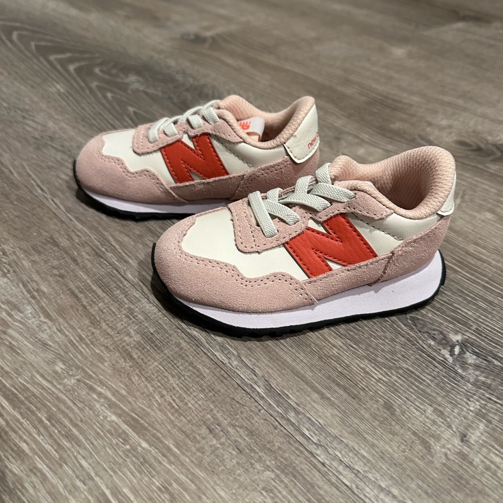 New Balance Baby girl sneakers